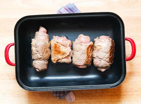 Rinderrouladen angebraten im Bräter