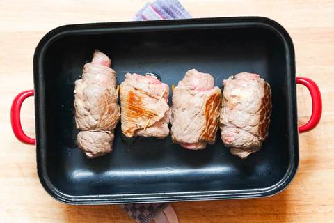 Rinderrouladen angebraten im Bräter