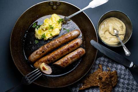 Gebratene Bratwurst mit Kartoffelpüree