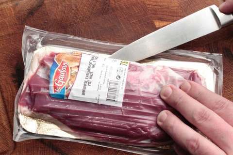 Entenbrust vorsichtig auspacken