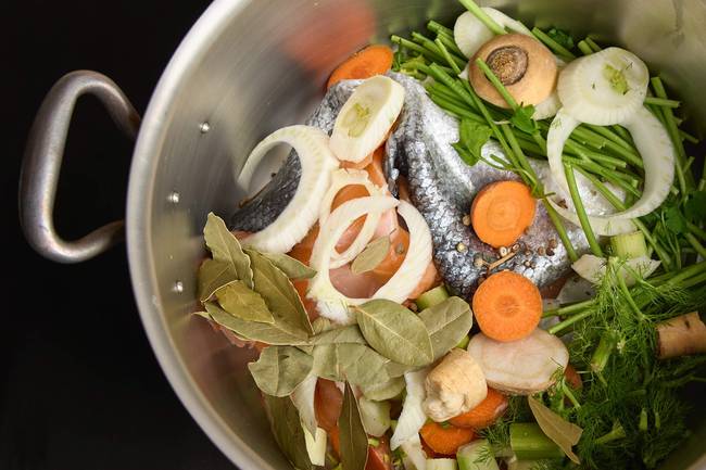 Fischfond Fischbrühe