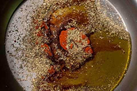 Marinade für Grillfleisch anrühren