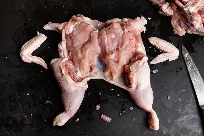 Hähnchen entbeinen