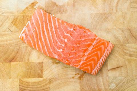 Lachsfilet frisch Hautseite unten