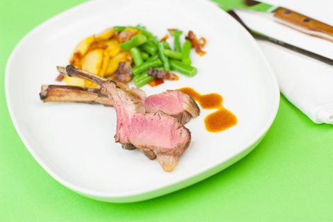 Lammrücken Rezept mit Kartoffeln und Bohnen