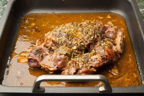 Lammbraten geschmort mit soße