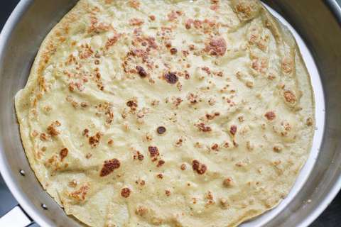 Pfannkuchen frisch in der Pfanne gebacken