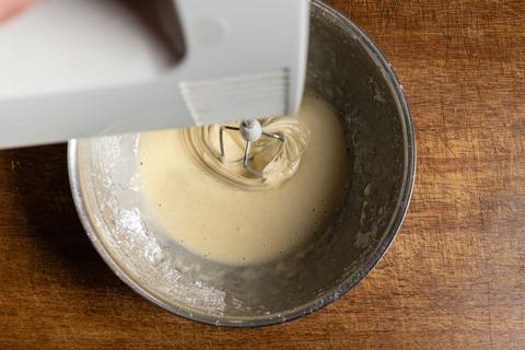 Pfannkuchenteig Handrührgerät verrühren