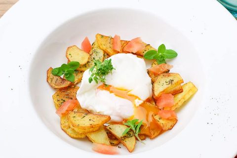Pochiertes Ei mit deftigen Bratkartoffeln, trotzdem vegetarisch und auf ejden Fall lecker