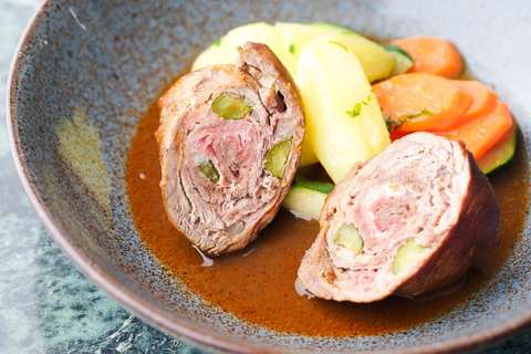 Rinderrouladen Rezept, fertig geschmort mit Soße