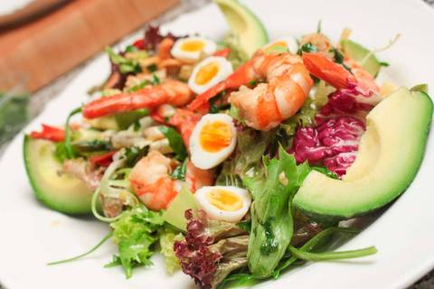Salat mit Garnelen