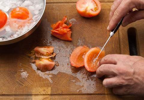 Tomaten entkernen
